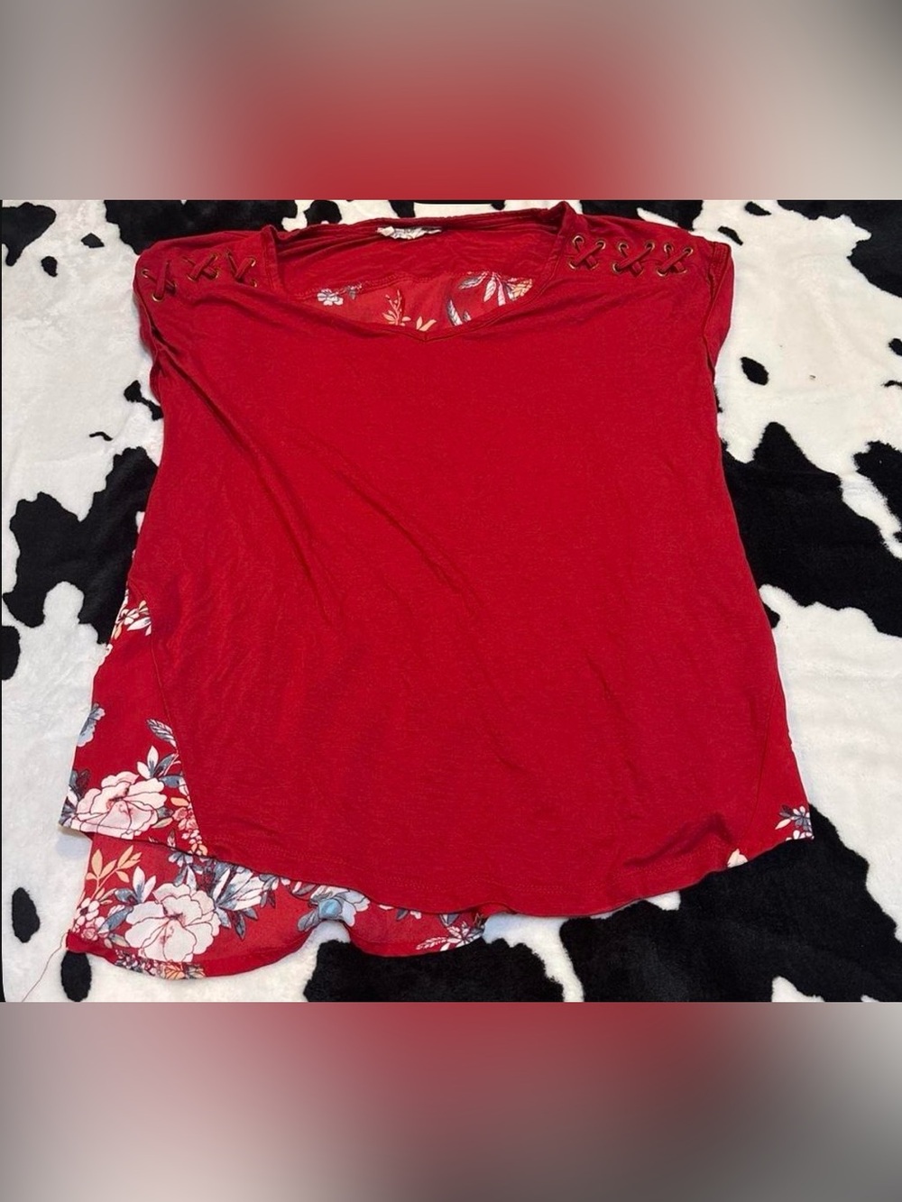 Red Floral Accent Women's Short Sleeve Top